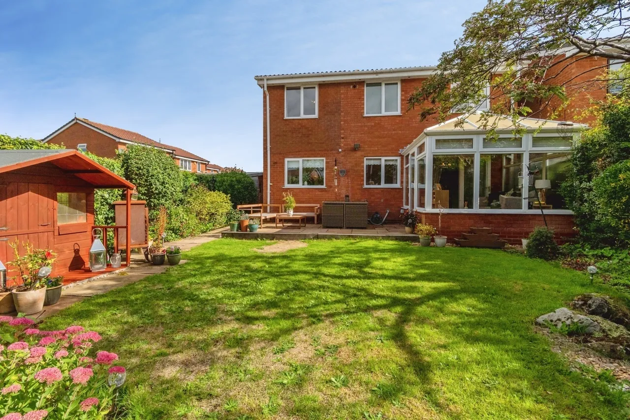 Oakwood Close, Essington, WV11, photo 19