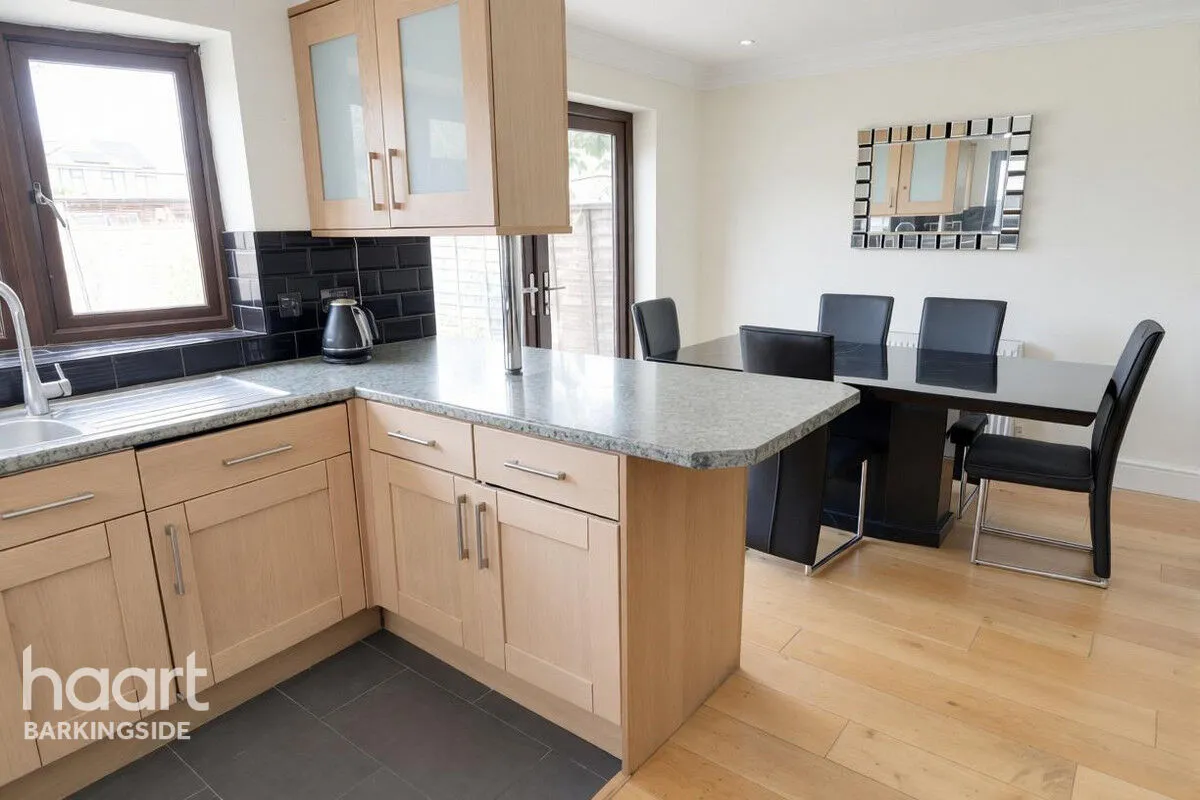 Crown Road, Barkingside, IG6, photo 4