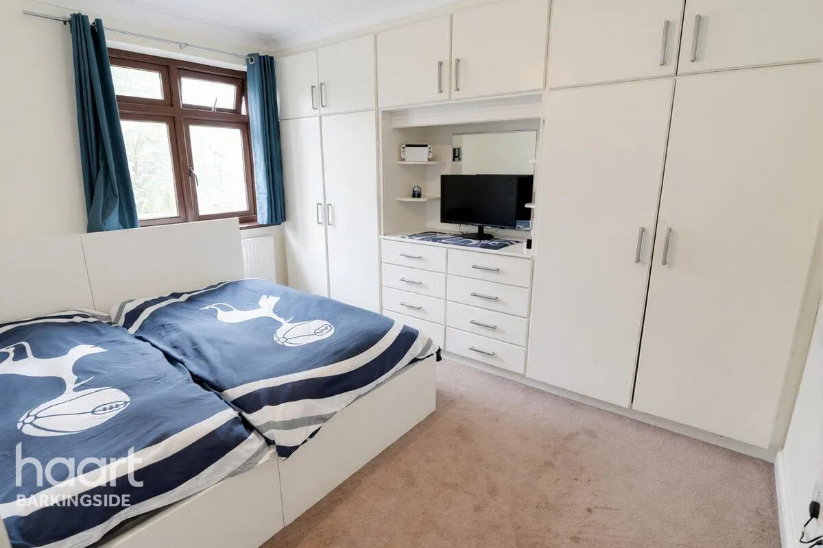 Crown Road, Barkingside, IG6, photo 17