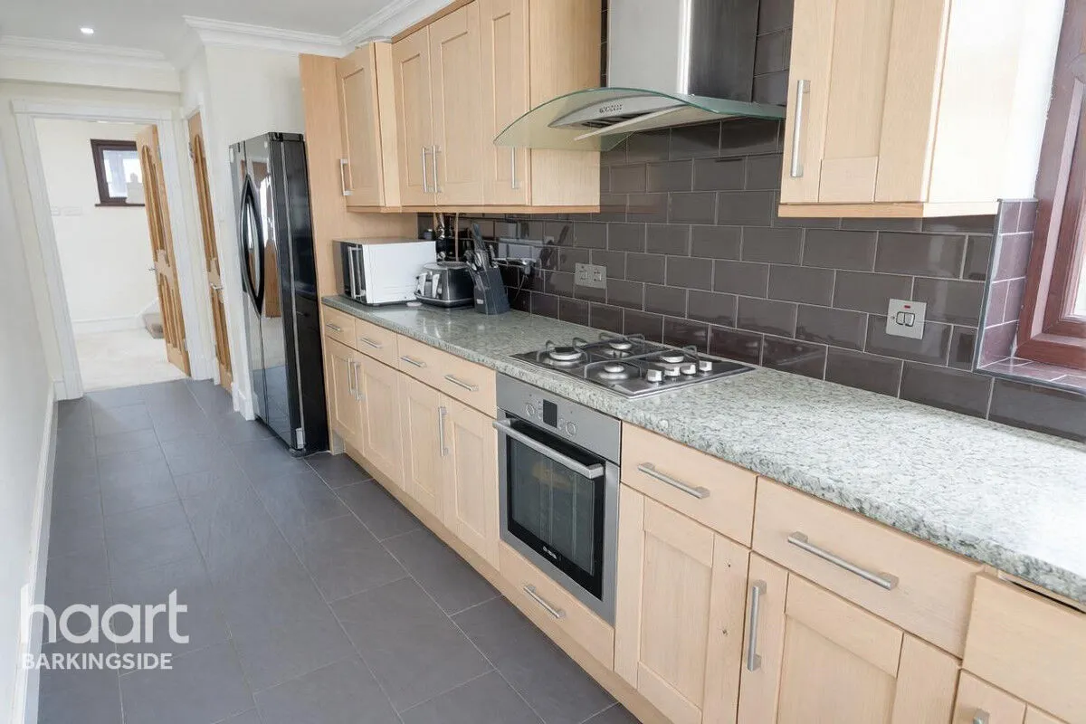 Crown Road, Barkingside, IG6, photo 14