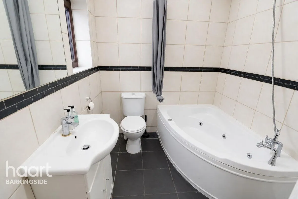 Crown Road, Barkingside, IG6, photo 19