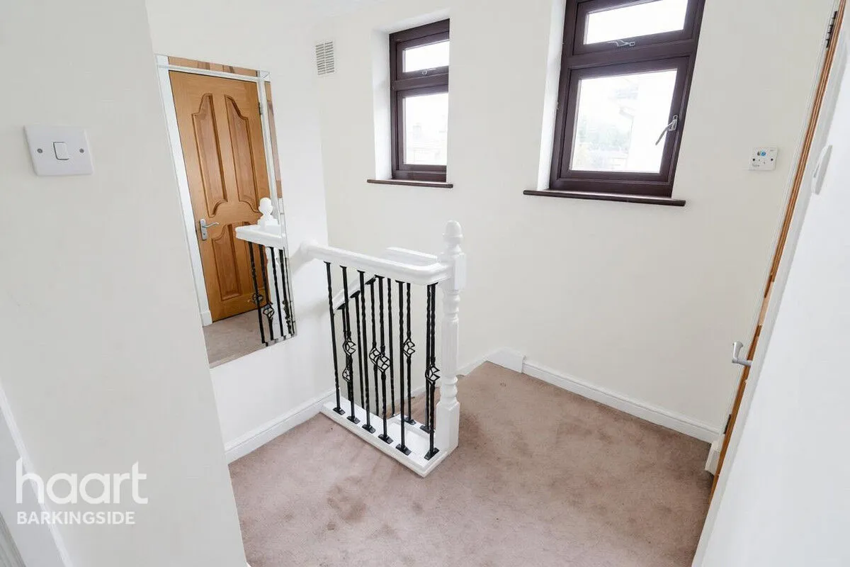 Crown Road, Barkingside, IG6, photo 16