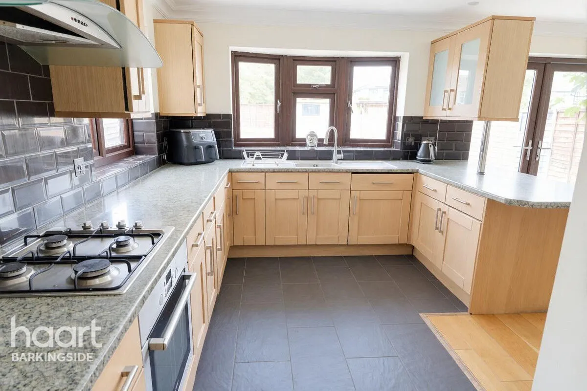 Crown Road, Barkingside, IG6, photo 12