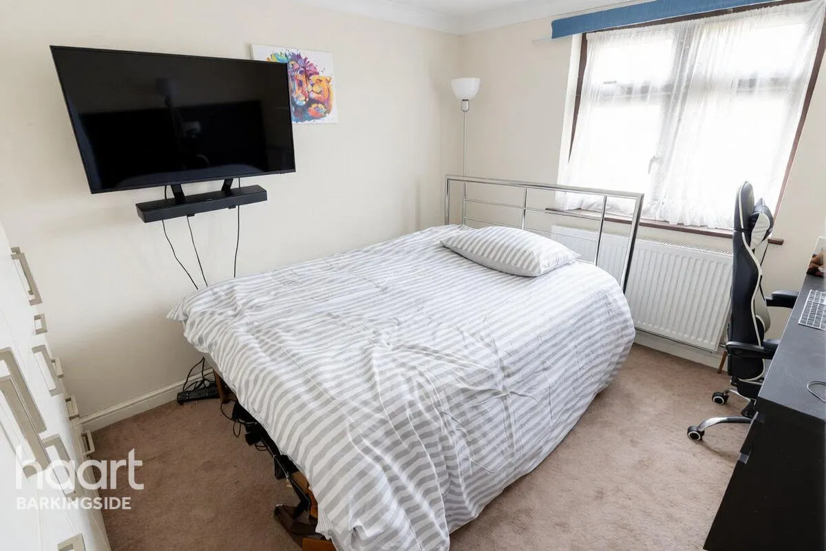 Crown Road, Barkingside, IG6, photo 18