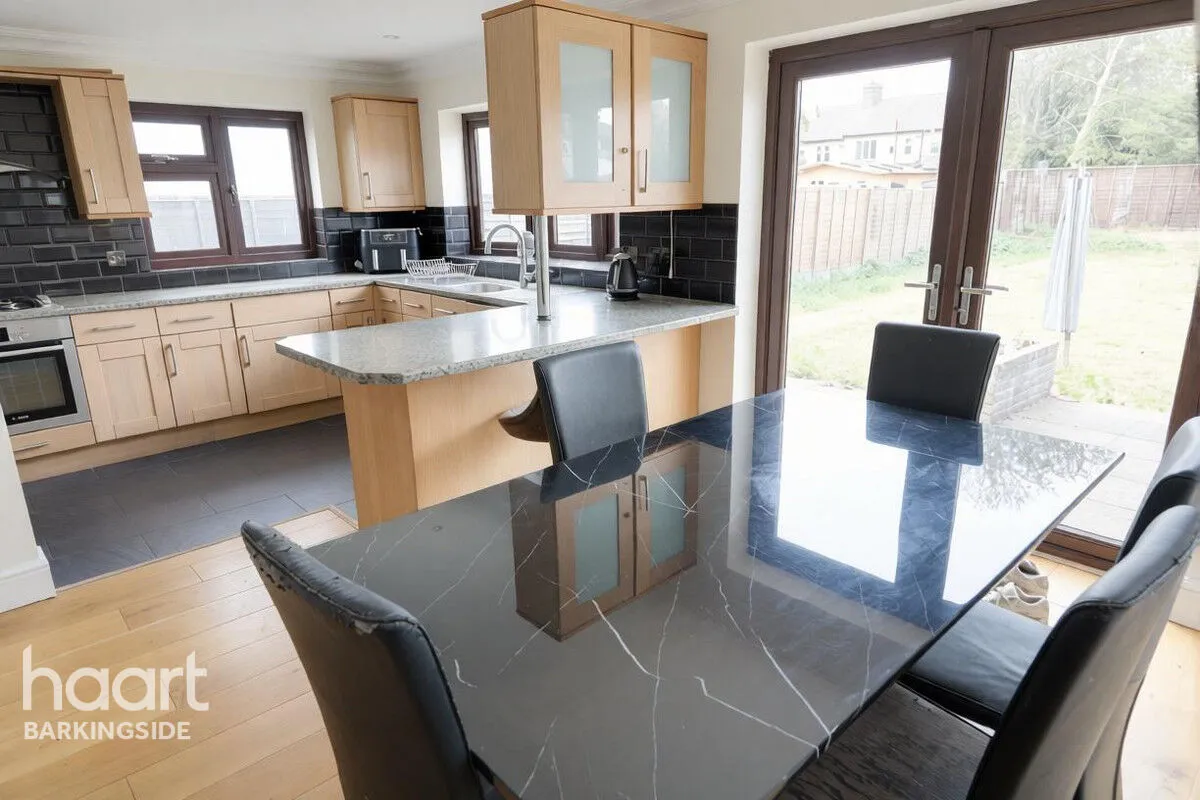 Crown Road, Barkingside, IG6, photo 13