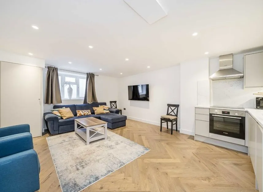 1 bed flat for sale — Boscombe Road, Shepherds Bush, W12