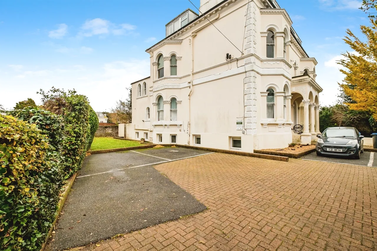 1 bed flat for sale — Farncombe Road, Worthing