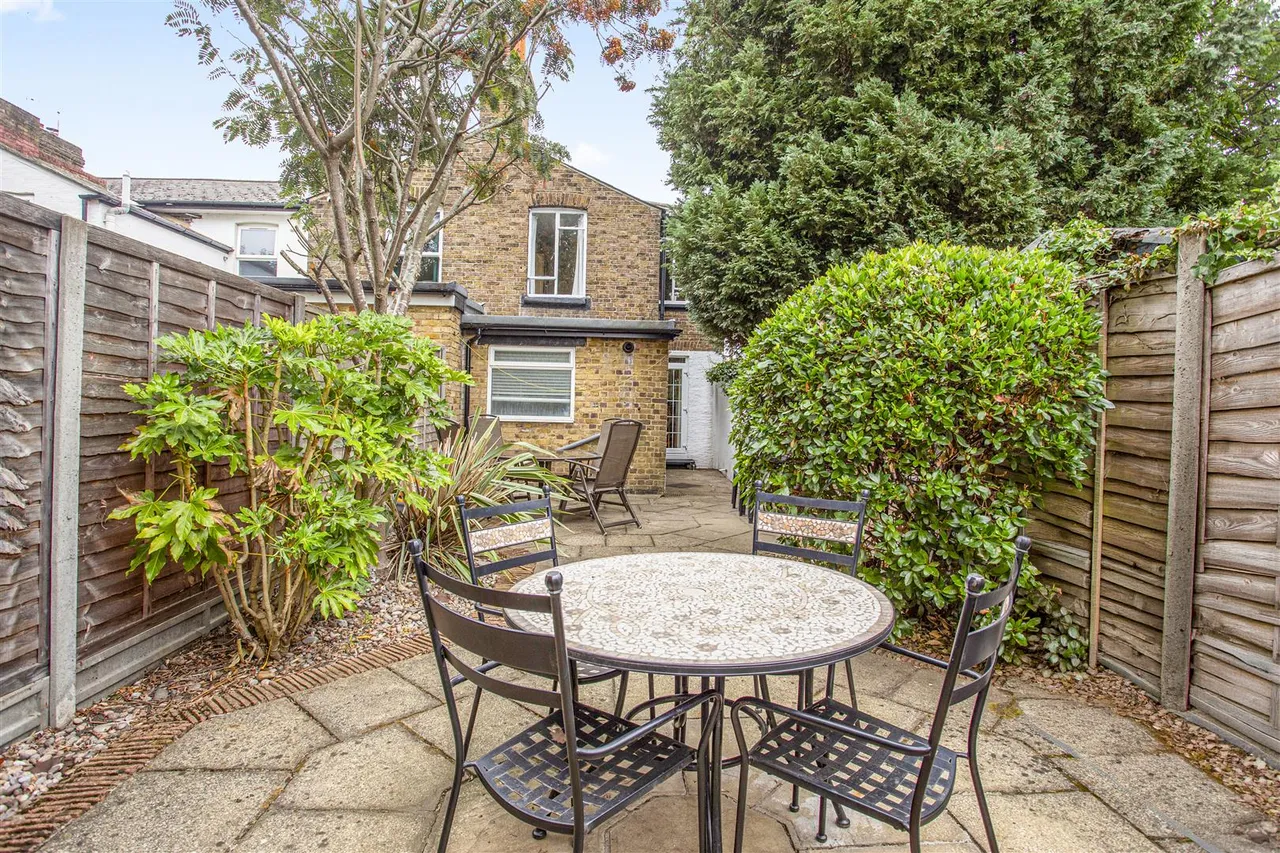 Alexandra Road, Uxbridge, UB8 2PQ, photo 4