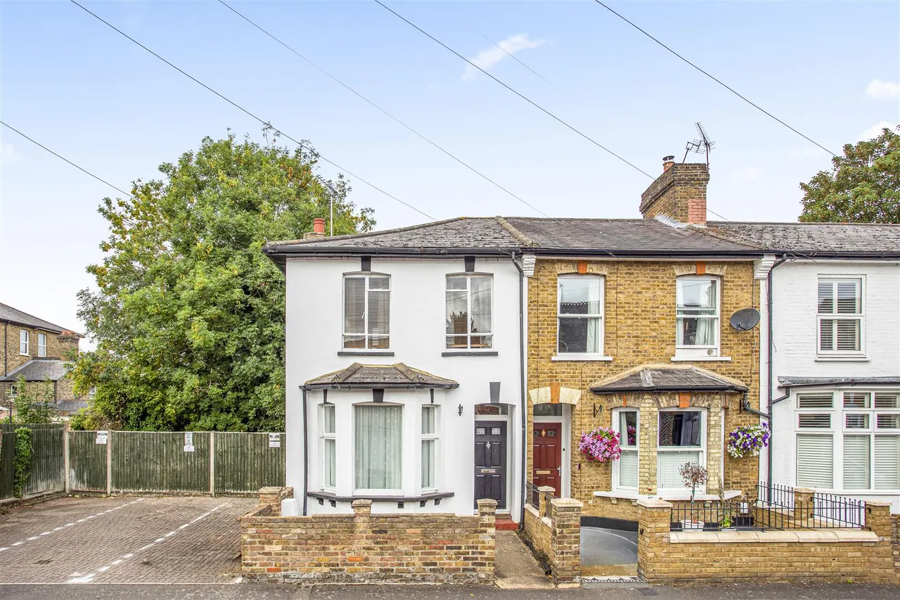 3 bed house for sale — Alexandra Road, Uxbridge, UB8 2PQ