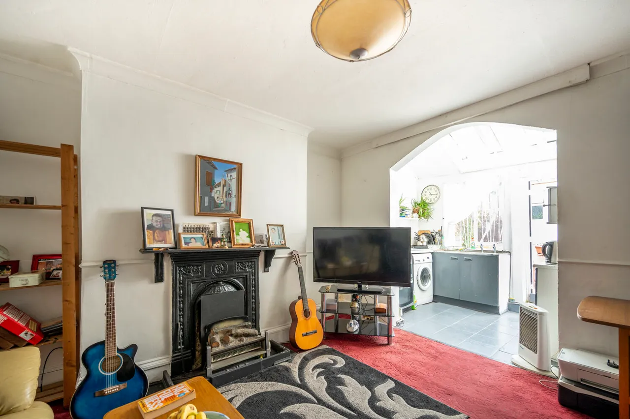 42 Vicarage Road, Leyton, photo 3