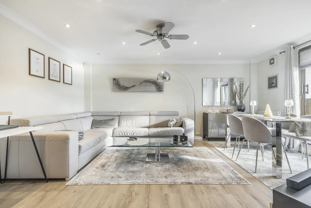 2 bed flat for sale, Cumberland Mills Square, London, E14