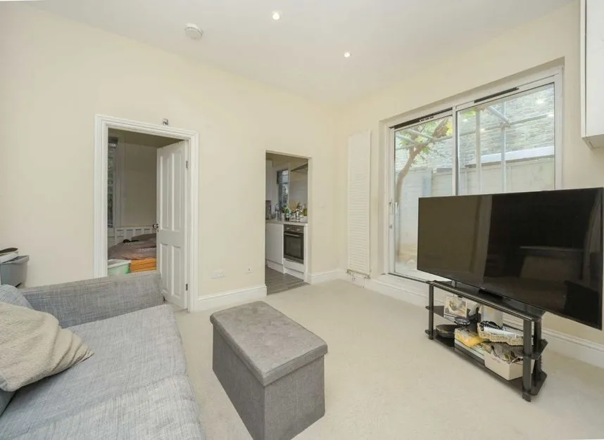 Pavilion Terrace, Shepherd's Bush, W12, photo 2