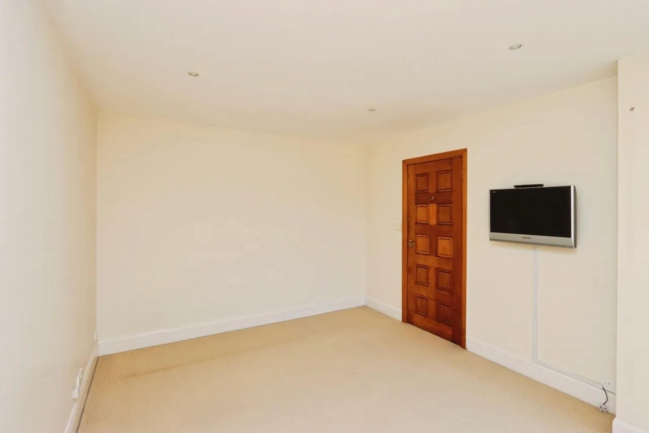 Abbey Lane, Sheffield, S8, photo 11