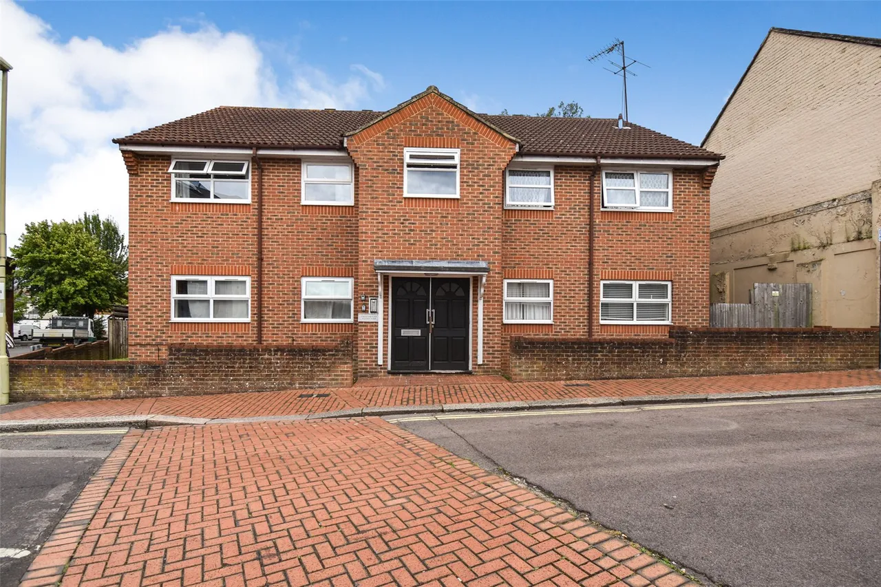 2 bed flat for sale — Gordon Road, Aldershot, Hampshire, GU11 1LE