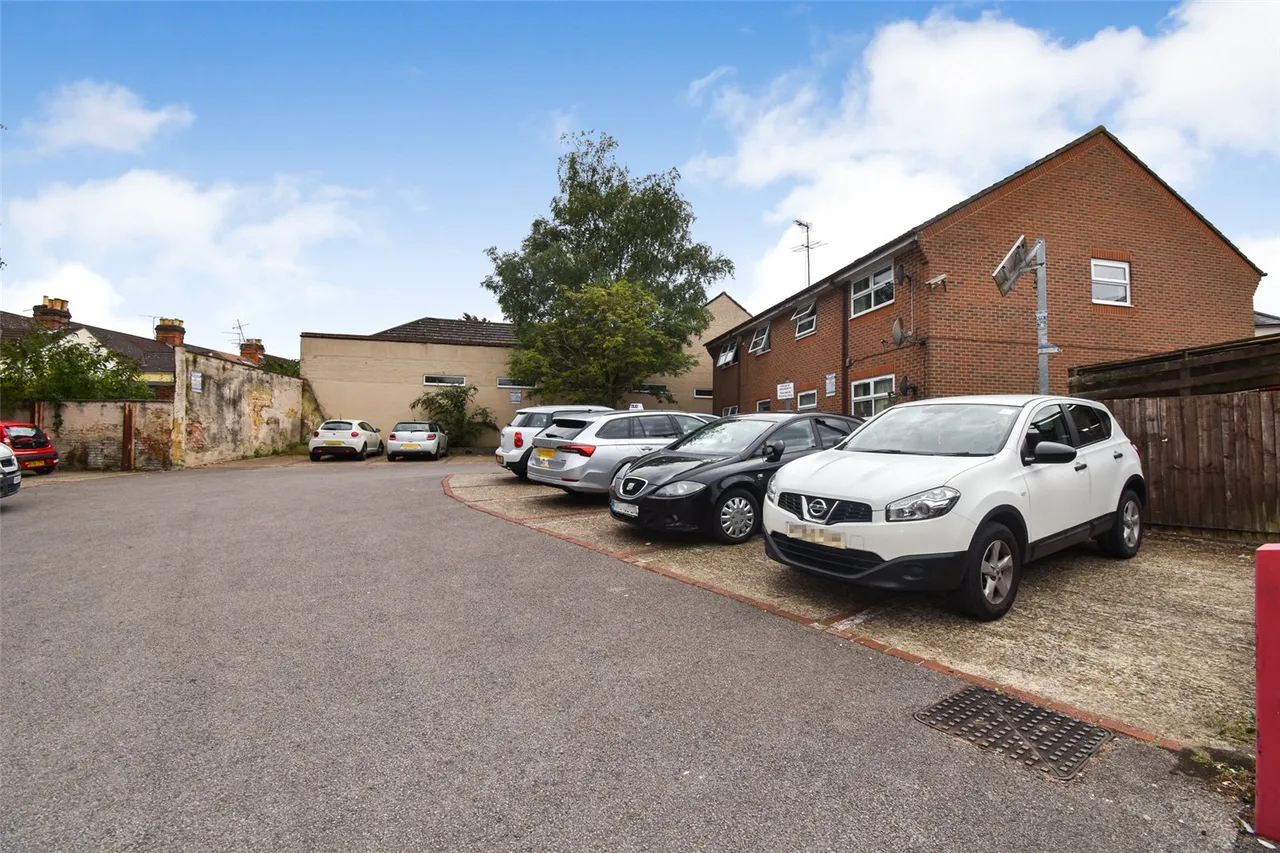 Gordon Road, Aldershot, Hampshire, GU11 1LE, photo 2