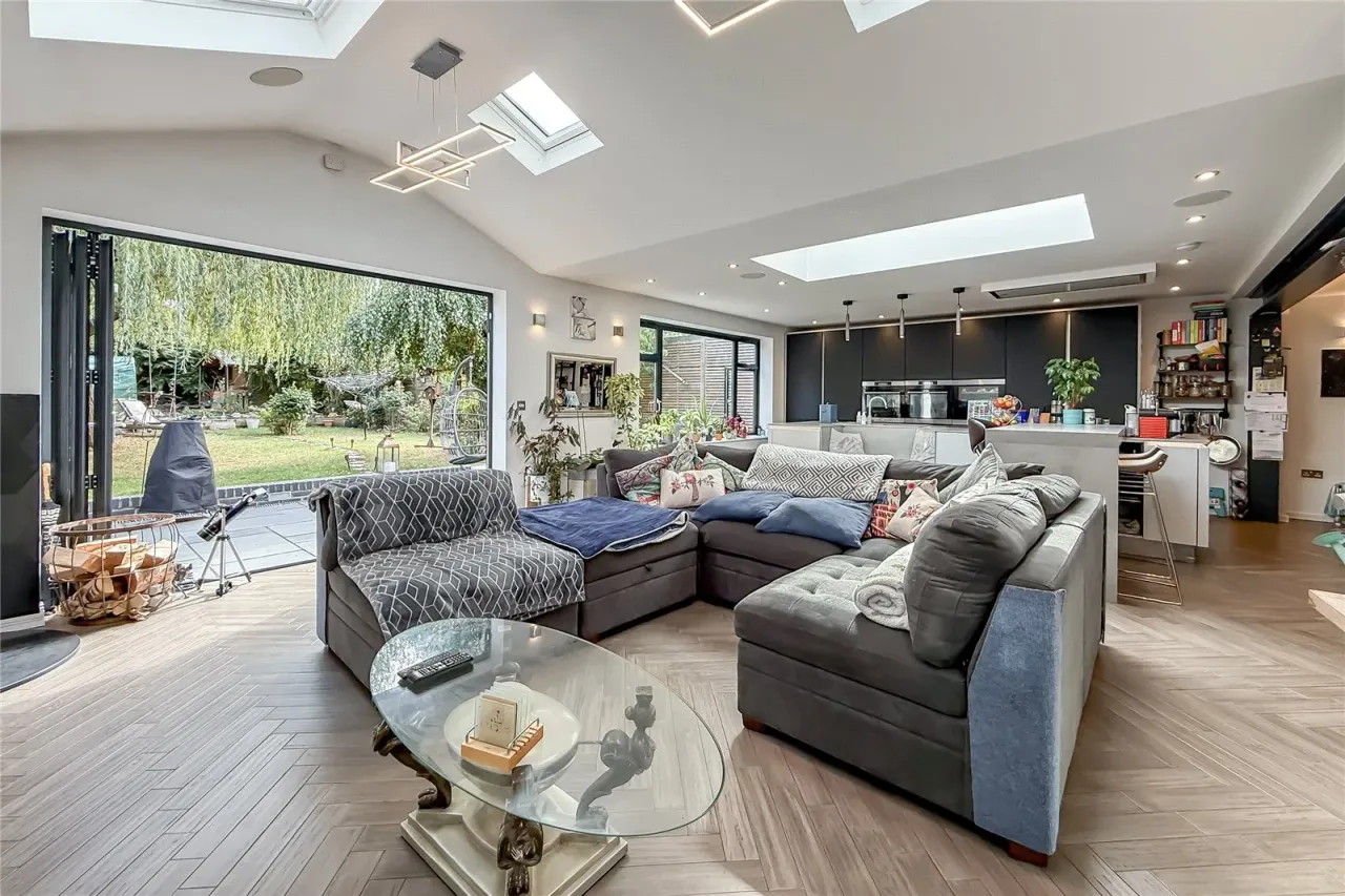 St. Vincent Drive, St. Albans, Hertfordshire, AL1 5SJ, photo 4