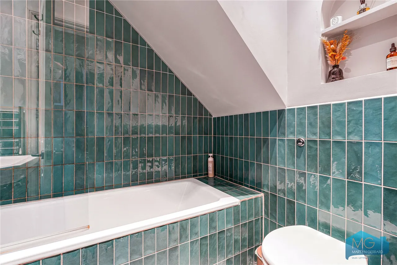 The Broadway, London, N8, photo 6