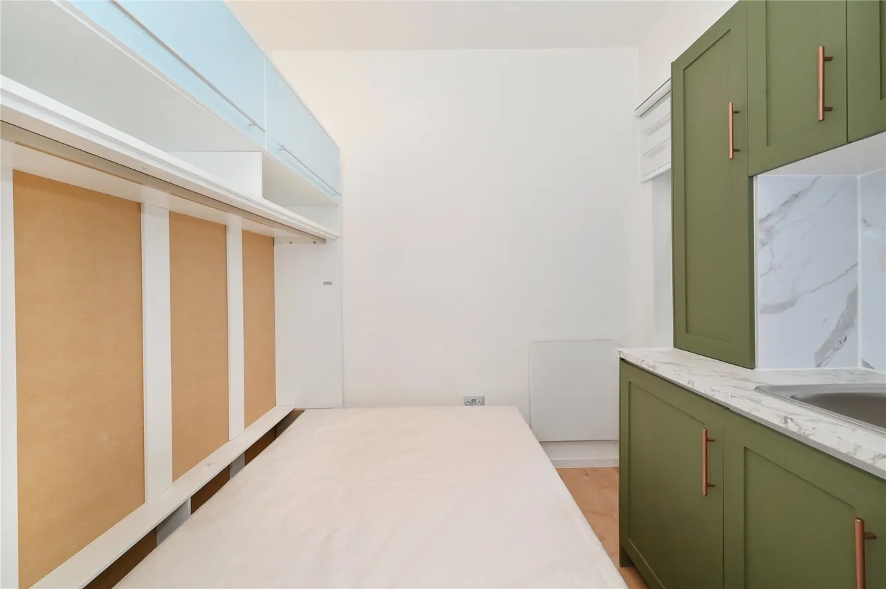 Etchingham Park Road, London, N3, photo 10