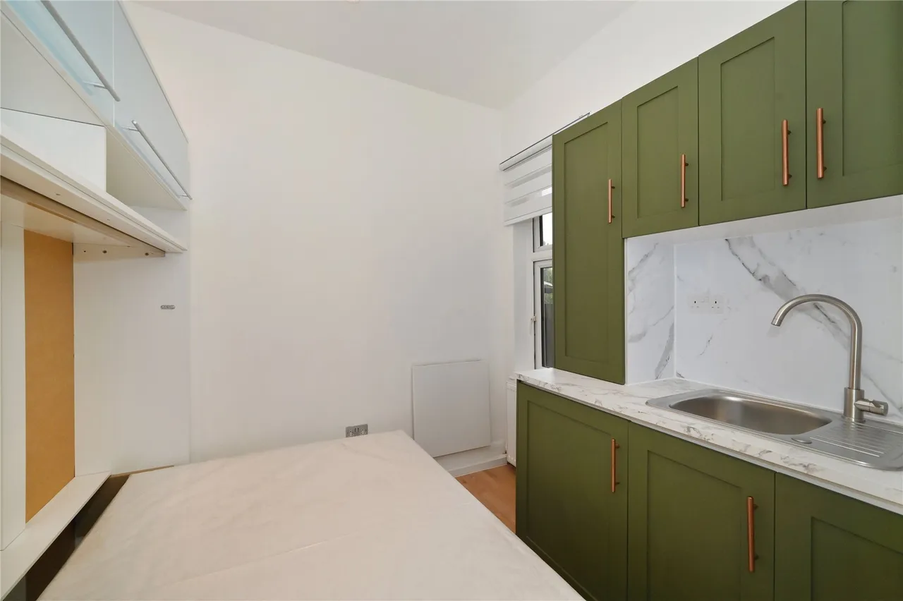 Etchingham Park Road, London, N3, photo 9