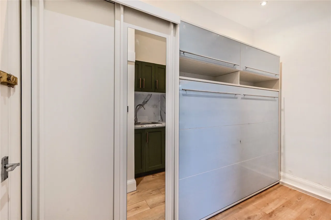 Etchingham Park Road, London, N3, photo 5
