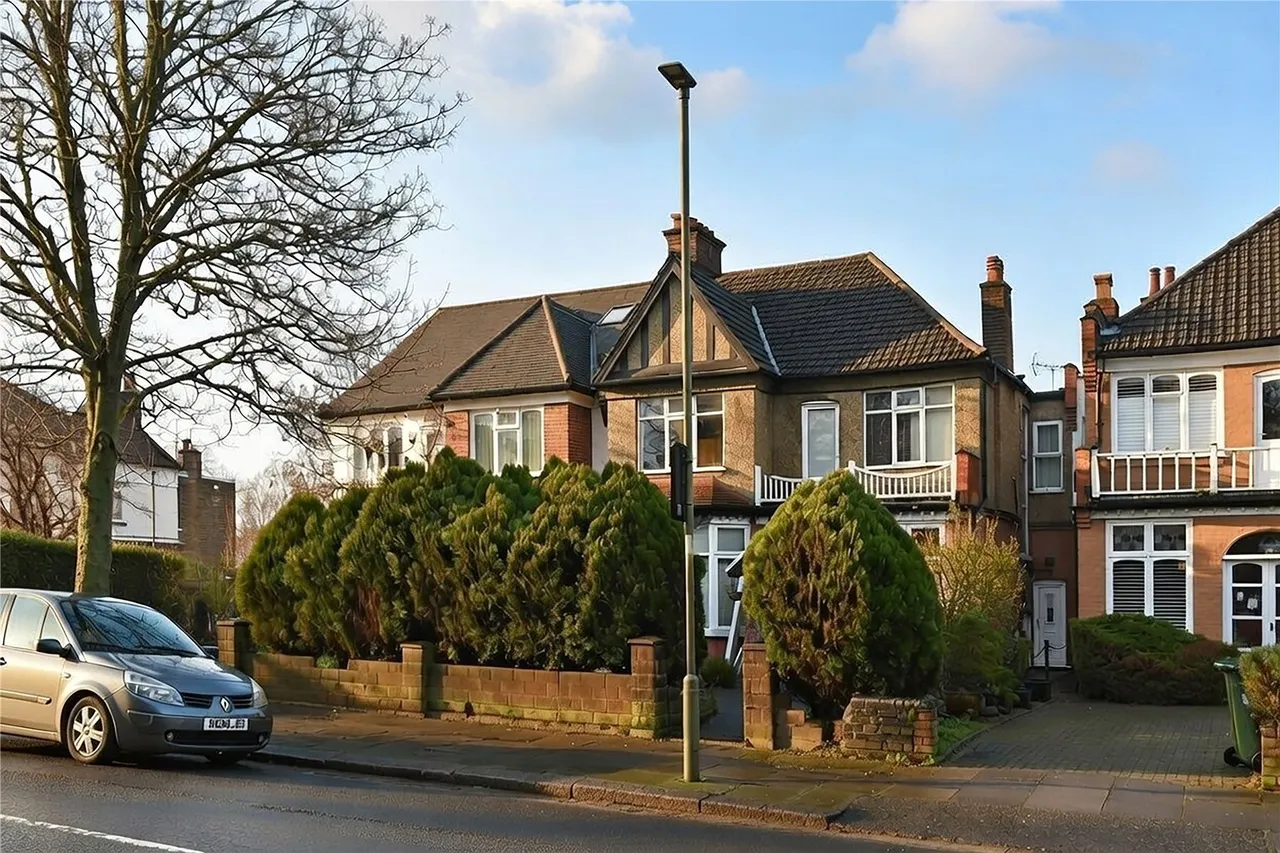Etchingham Park Road, London, N3, photo 11