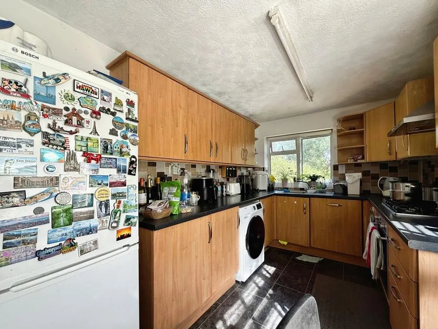 2 bed flat for sale, Hinton Close, Crowthorne, RG45