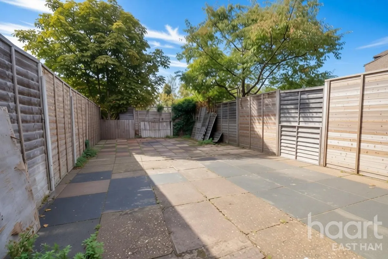 Sheridan Road, London, E12, photo 12
