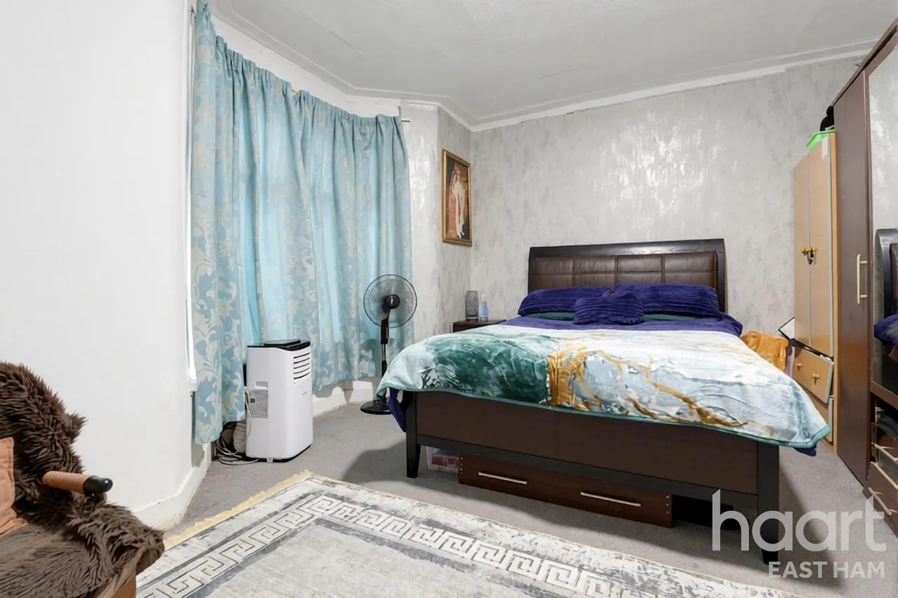 Sheridan Road, London, E12, photo 8