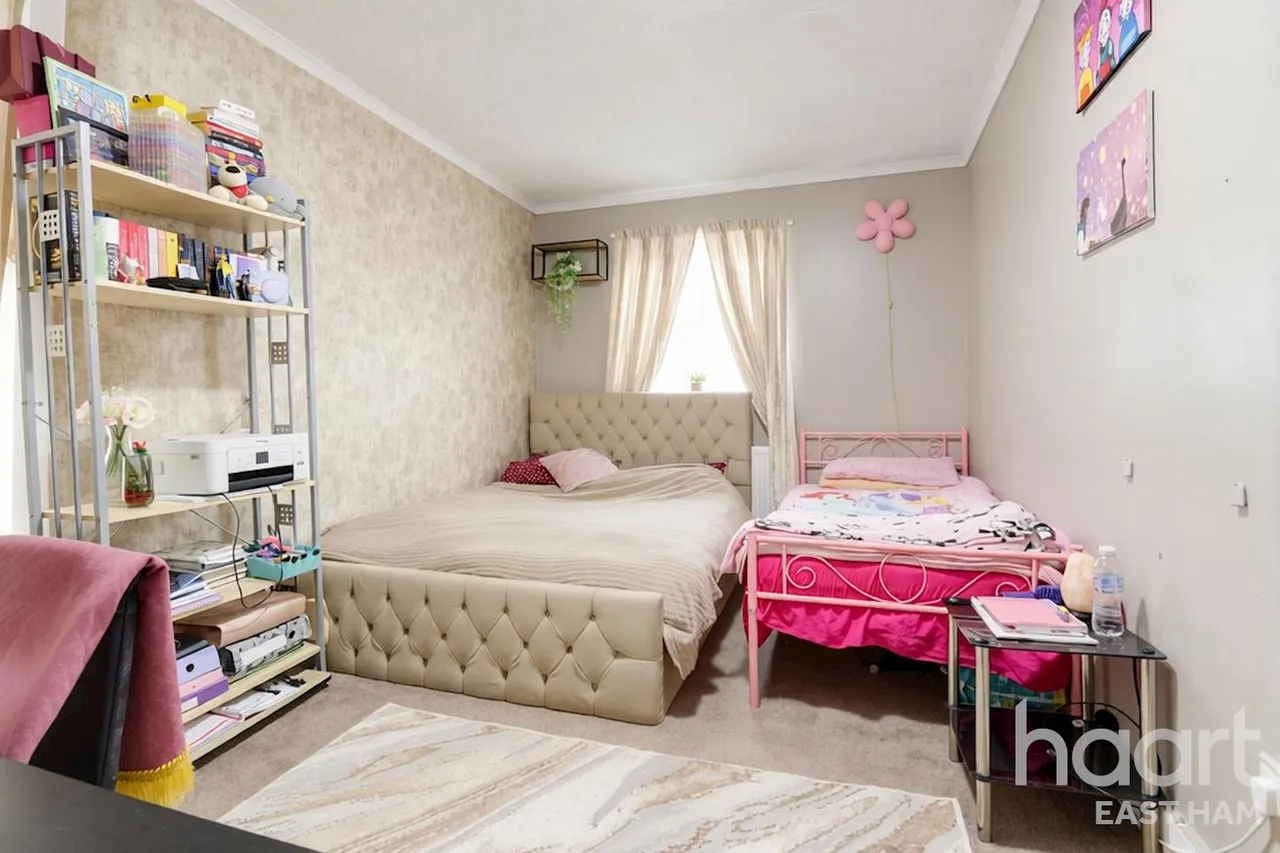 Sheridan Road, London, E12, photo 6