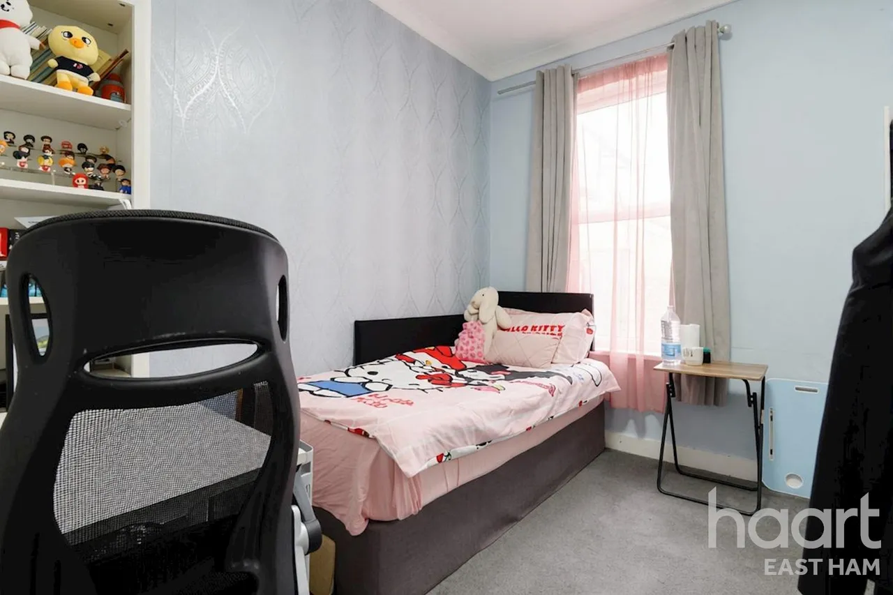 Sheridan Road, London, E12, photo 3