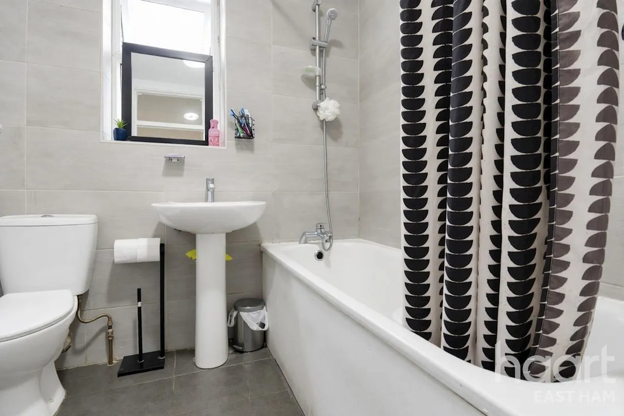 Sheridan Road, London, E12, photo 10