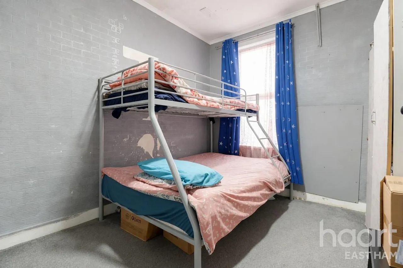 Sheridan Road, London, E12, photo 7
