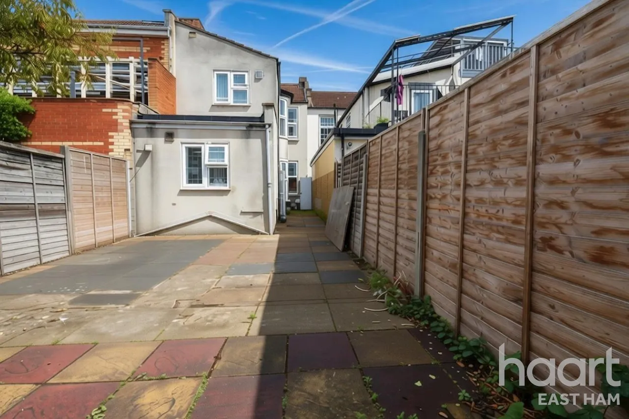 Sheridan Road, London, E12, photo 11