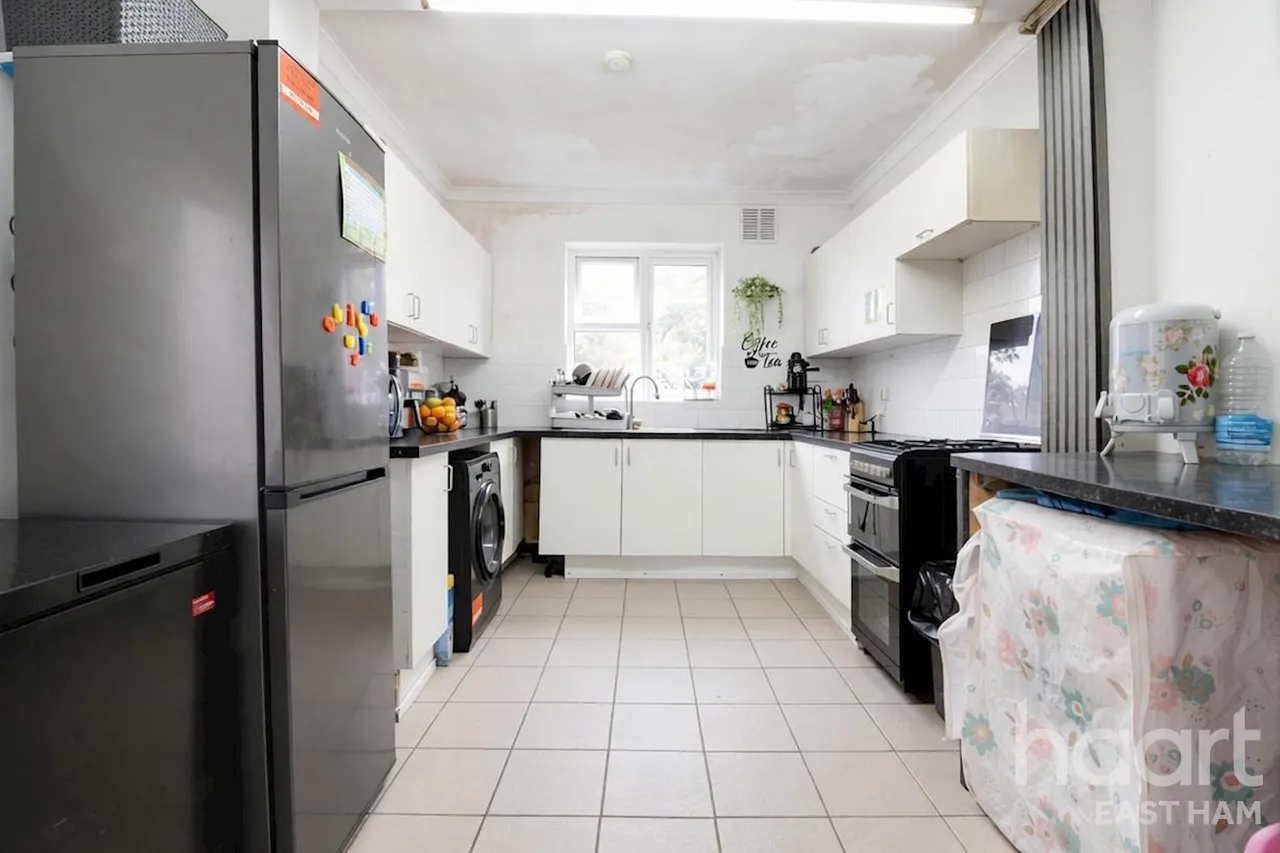 Sheridan Road, London, E12, photo 5