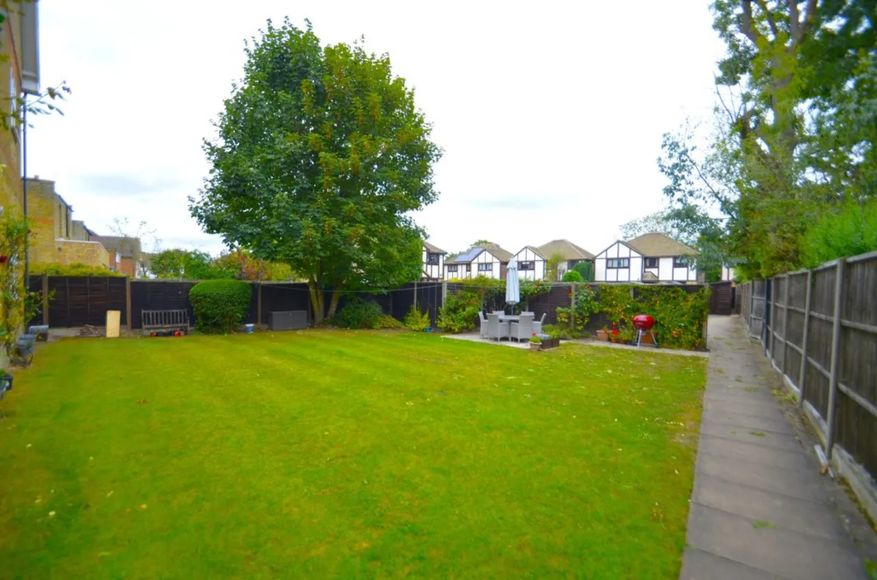 Fordbridge Road, Ashford, photo 9