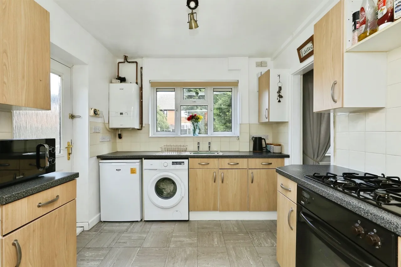Queens Crescent, Bawtry, DONCASTER, photo 2