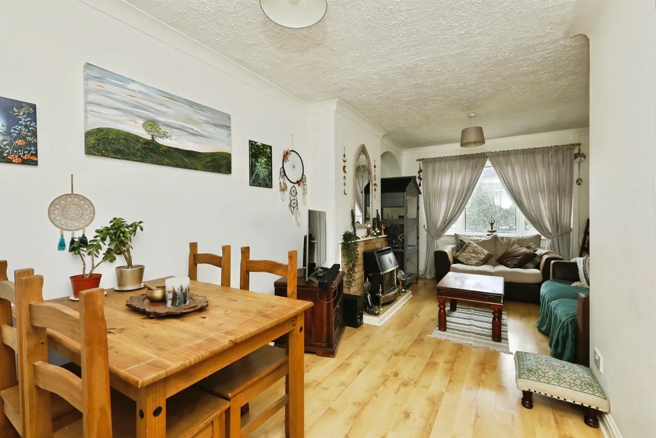 Queens Crescent, Bawtry, DONCASTER, photo 3