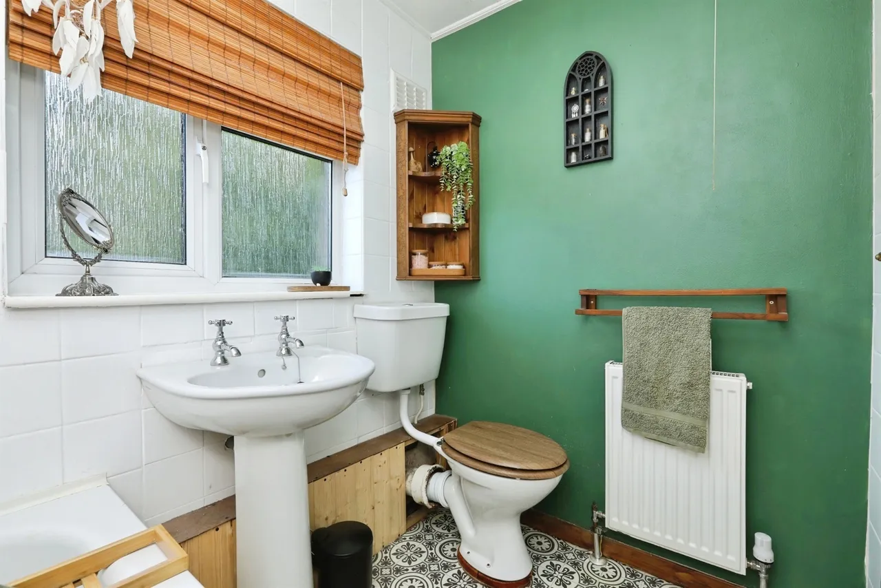 Queens Crescent, Bawtry, DONCASTER, photo 8