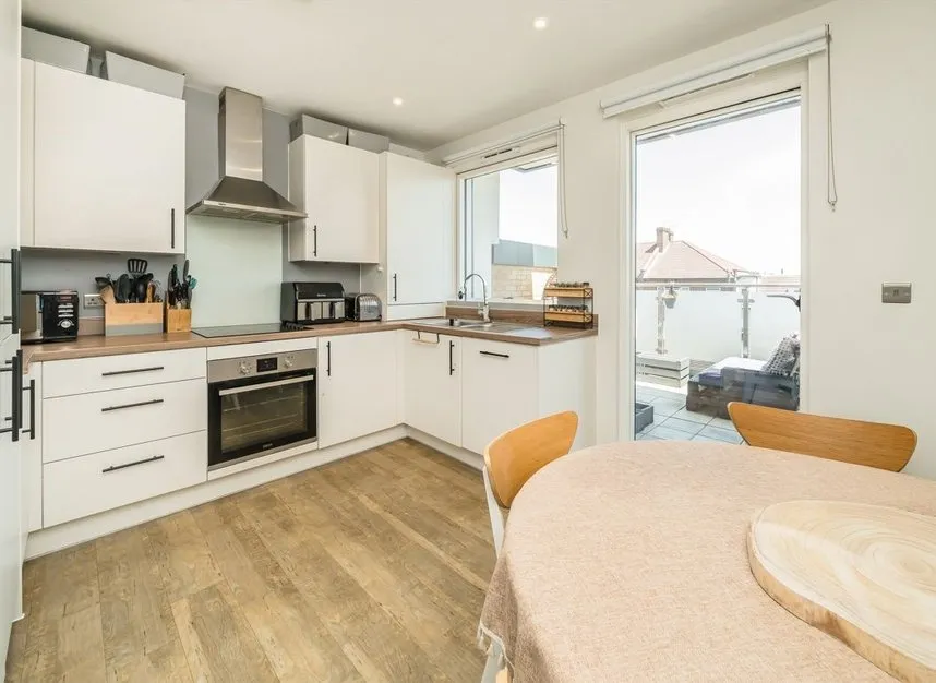 Station Road, New Southgate, N11, photo 3