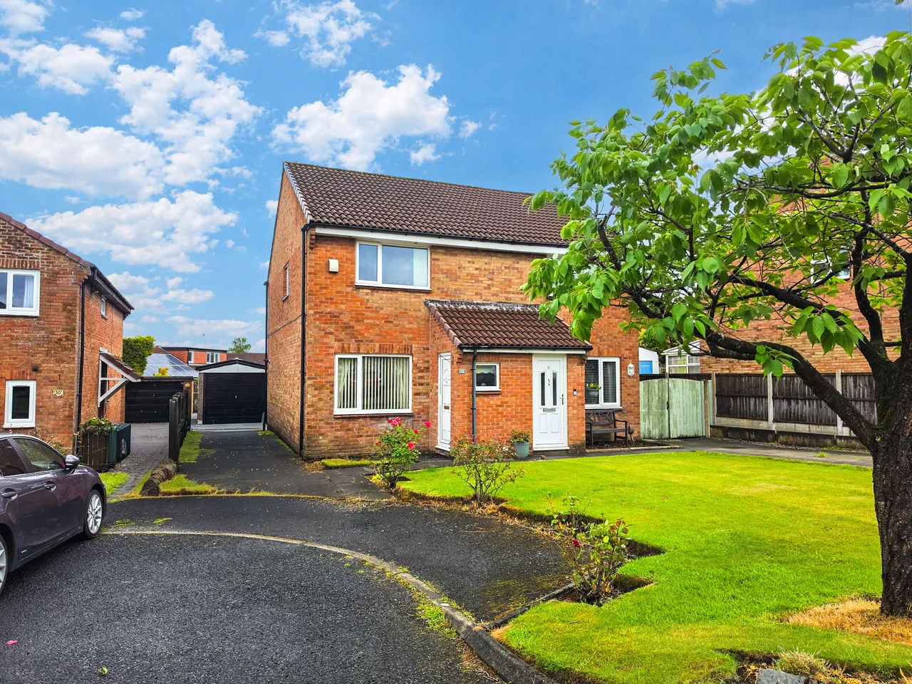 2 bed house for sale — Honiton Grove, Radcliffe, M26