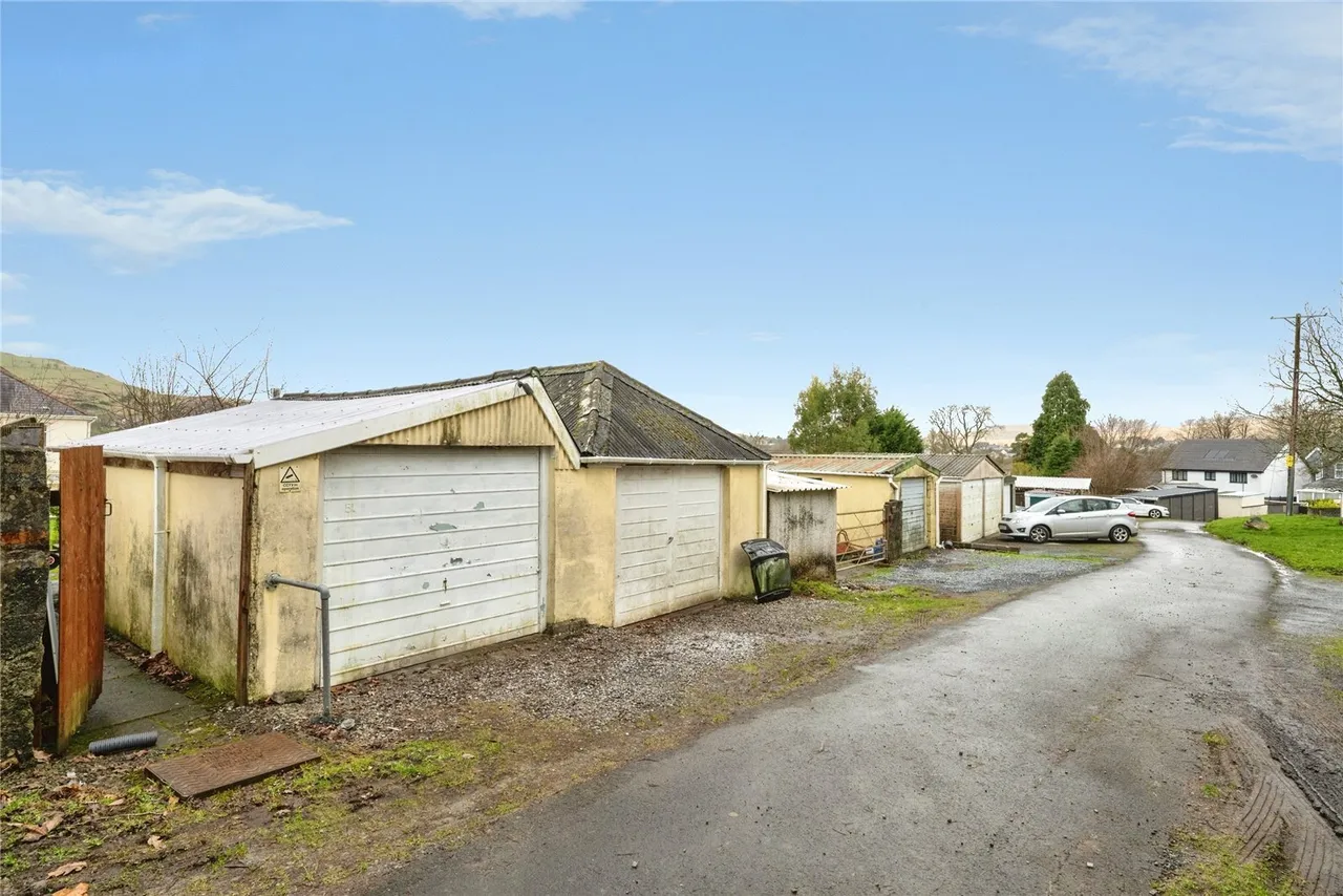 New Road, Ystradowen, SA9, photo 18
