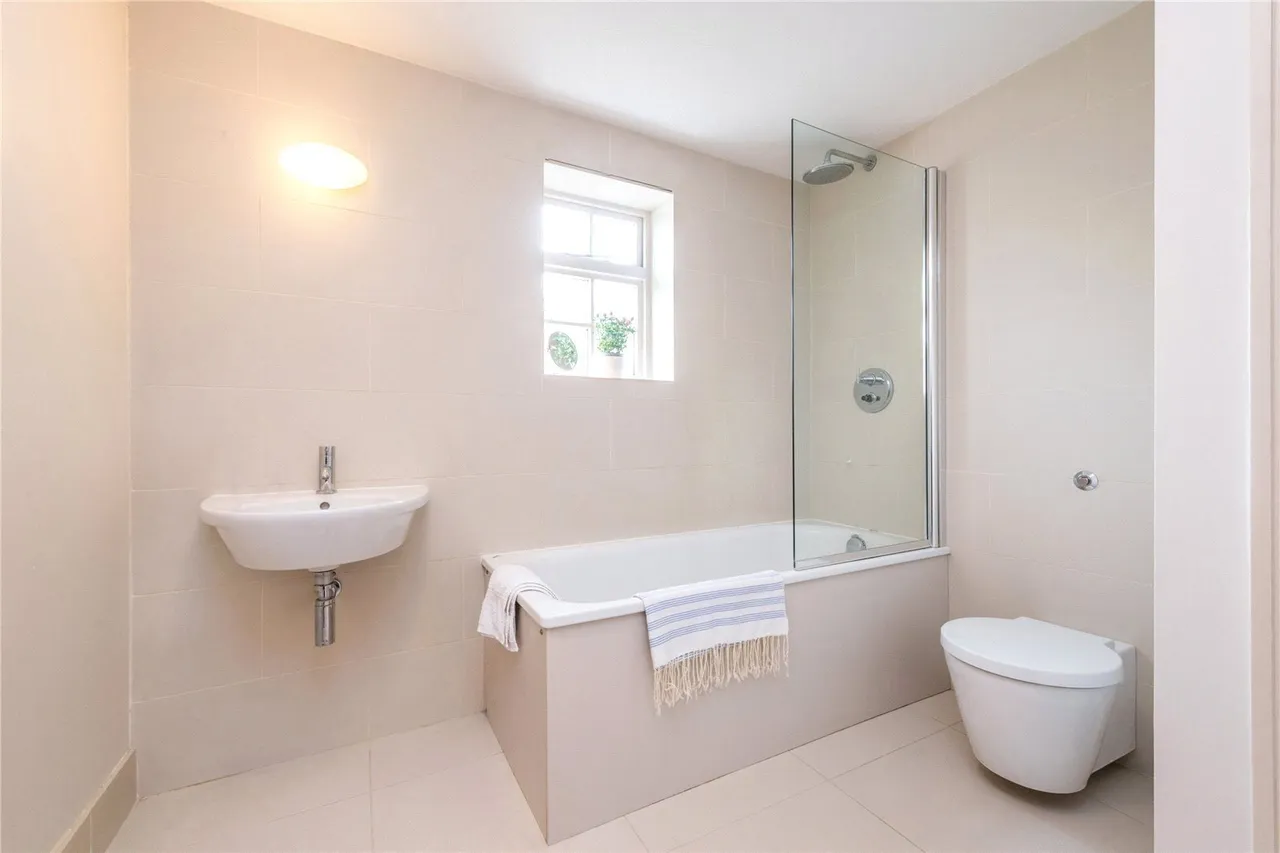 Stapleton Hall Road, Finsbury Park, N4, photo 3