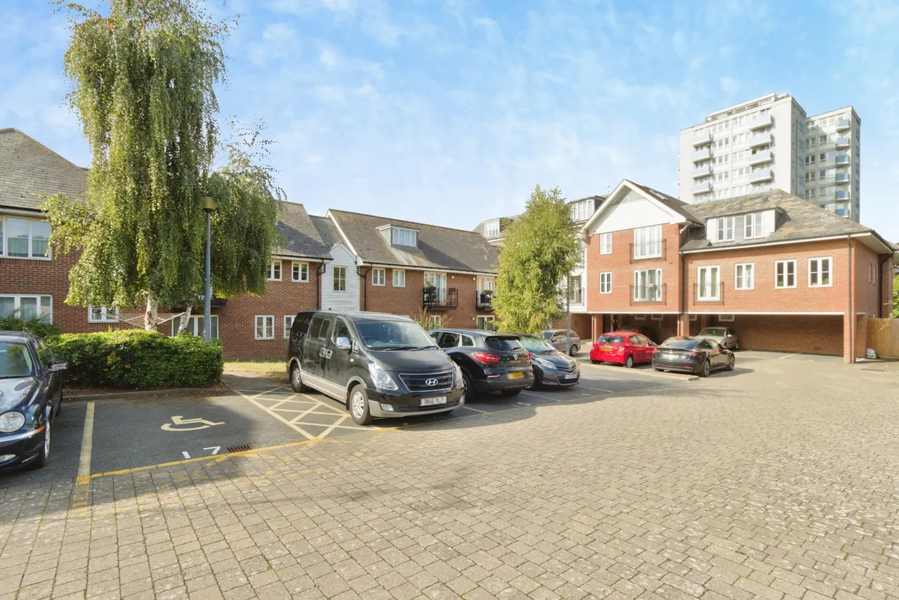 Well Hall Road, SE9, photo 16