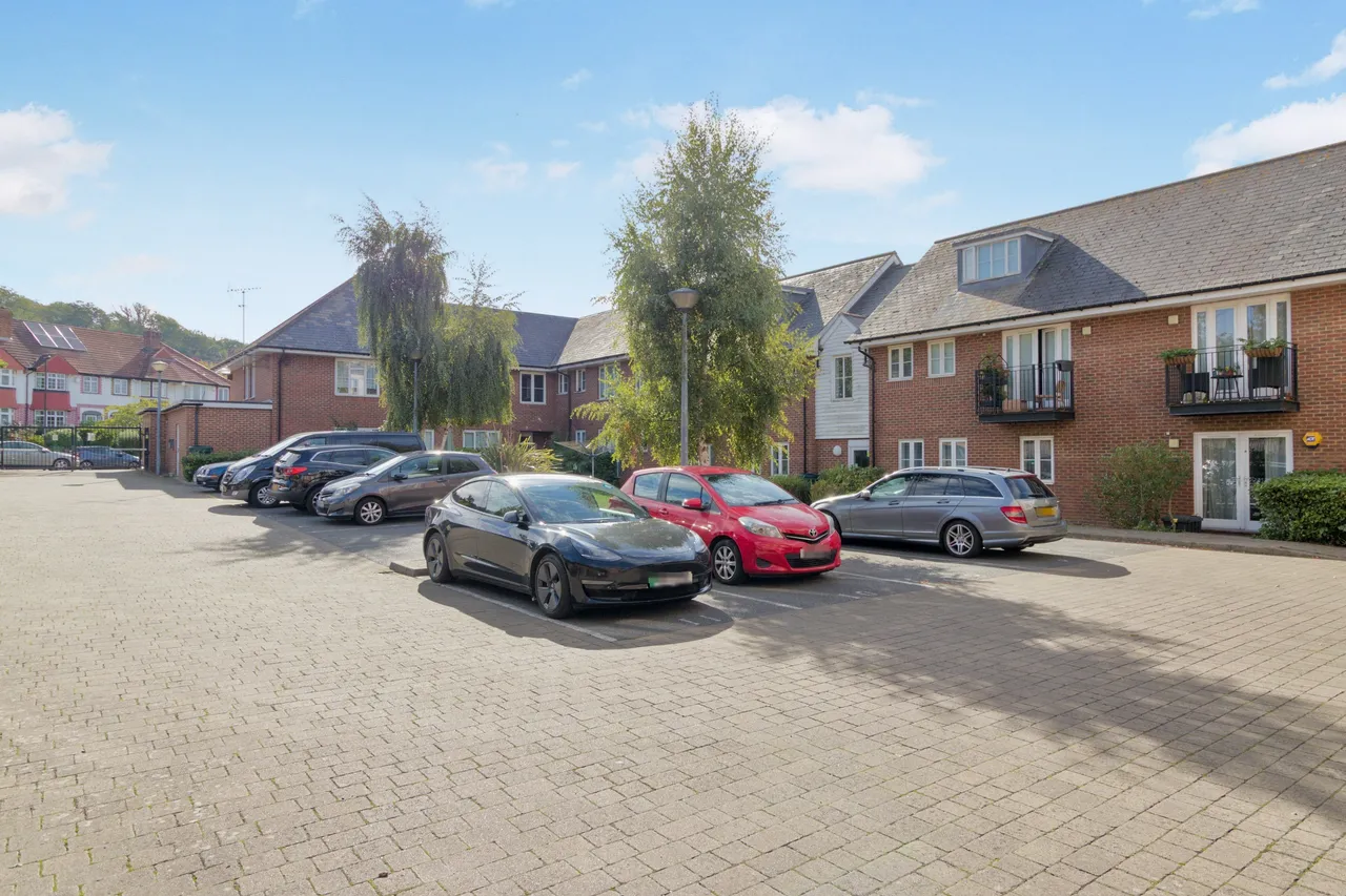 Well Hall Road, SE9, photo 17