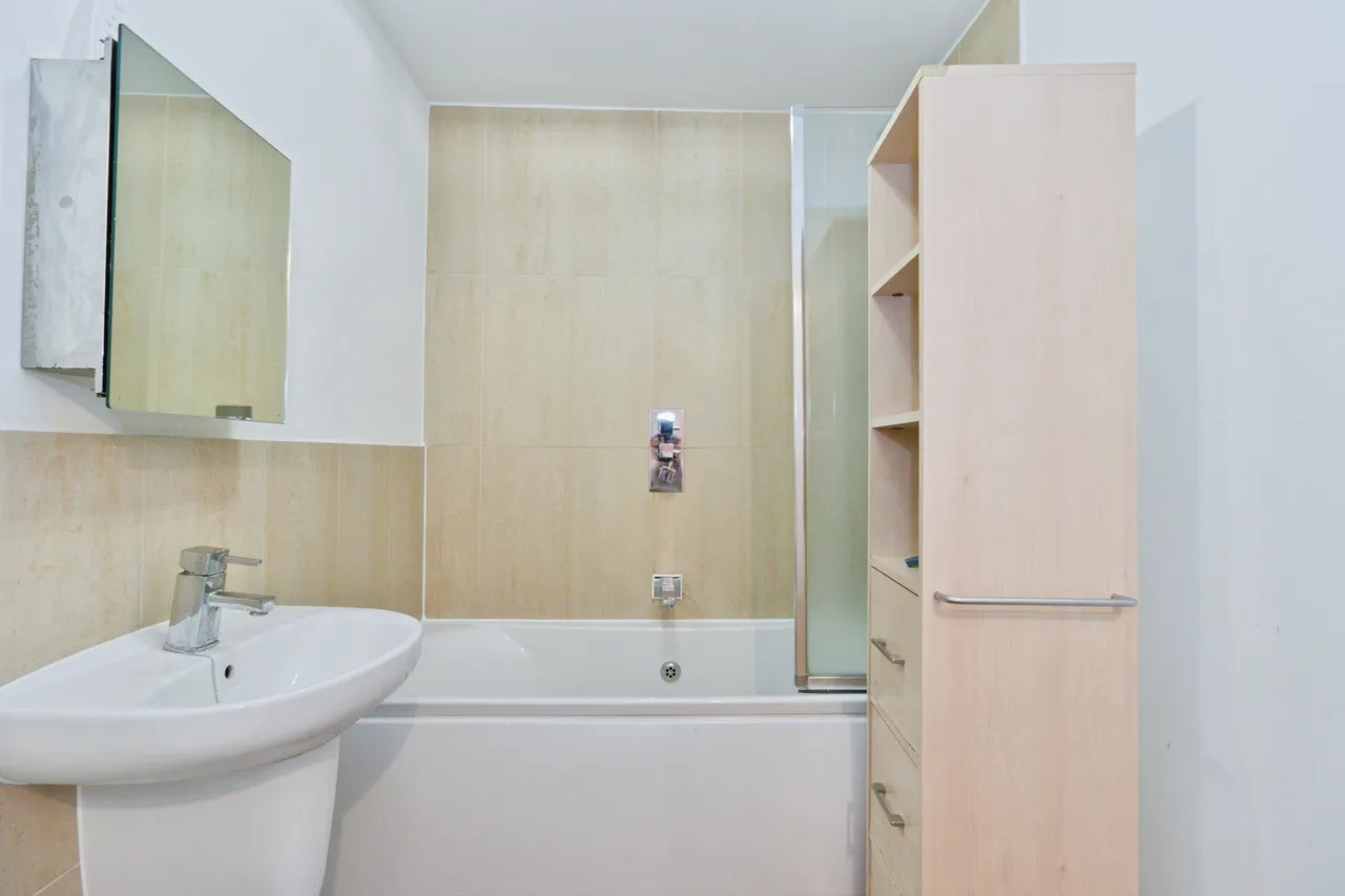 Well Hall Road, SE9, photo 14