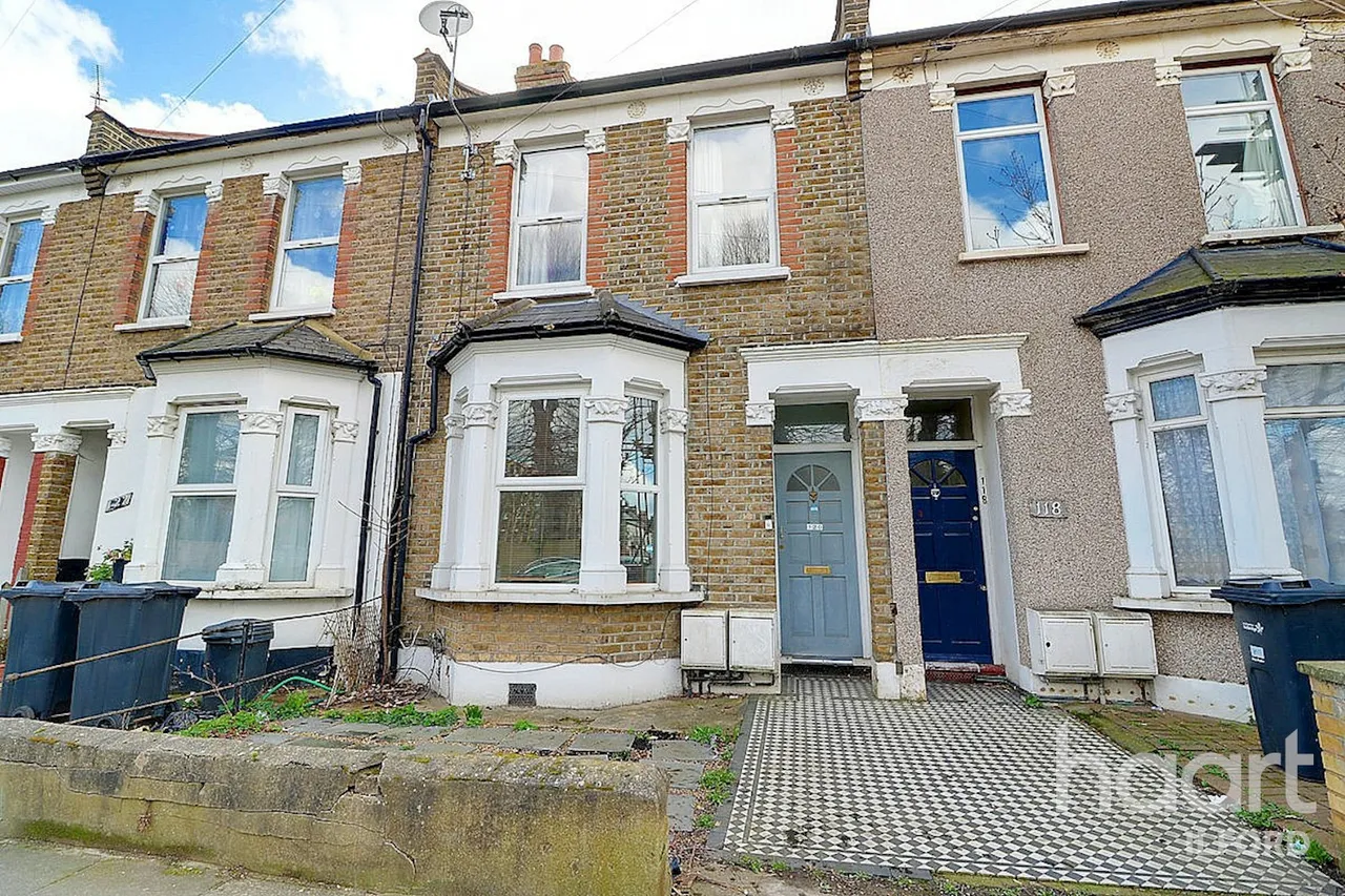 1 bed flat for sale, Stanley Road, Ilford, IG1