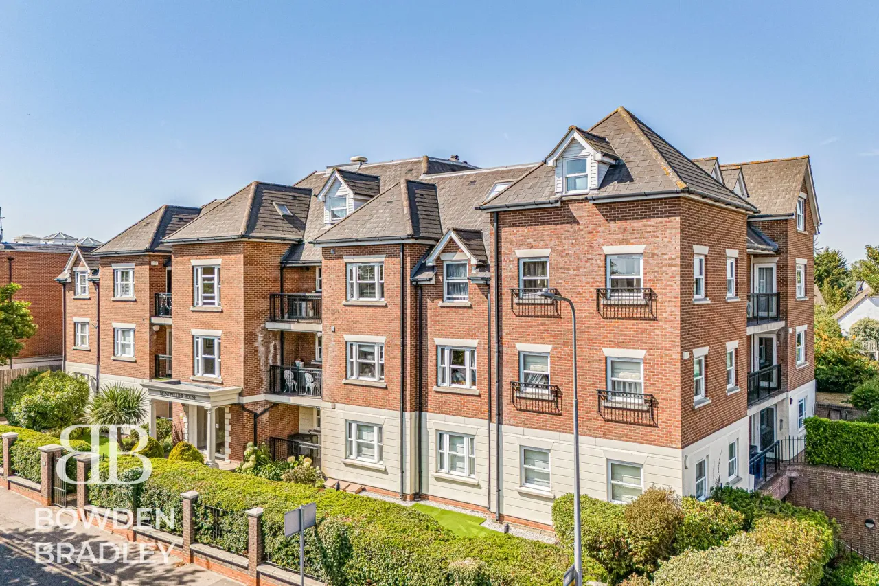 Manor Road, IG7, photo 34