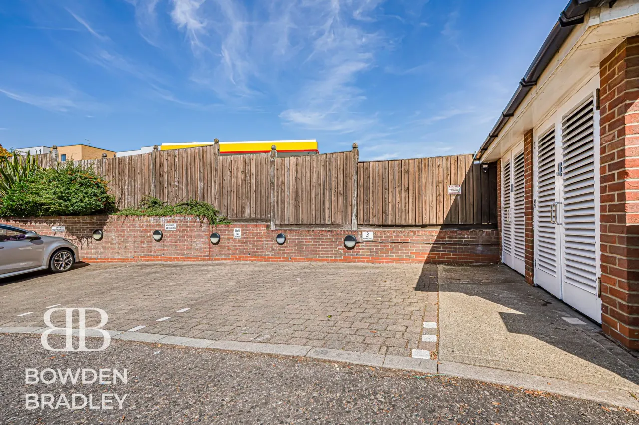 Manor Road, IG7, photo 64