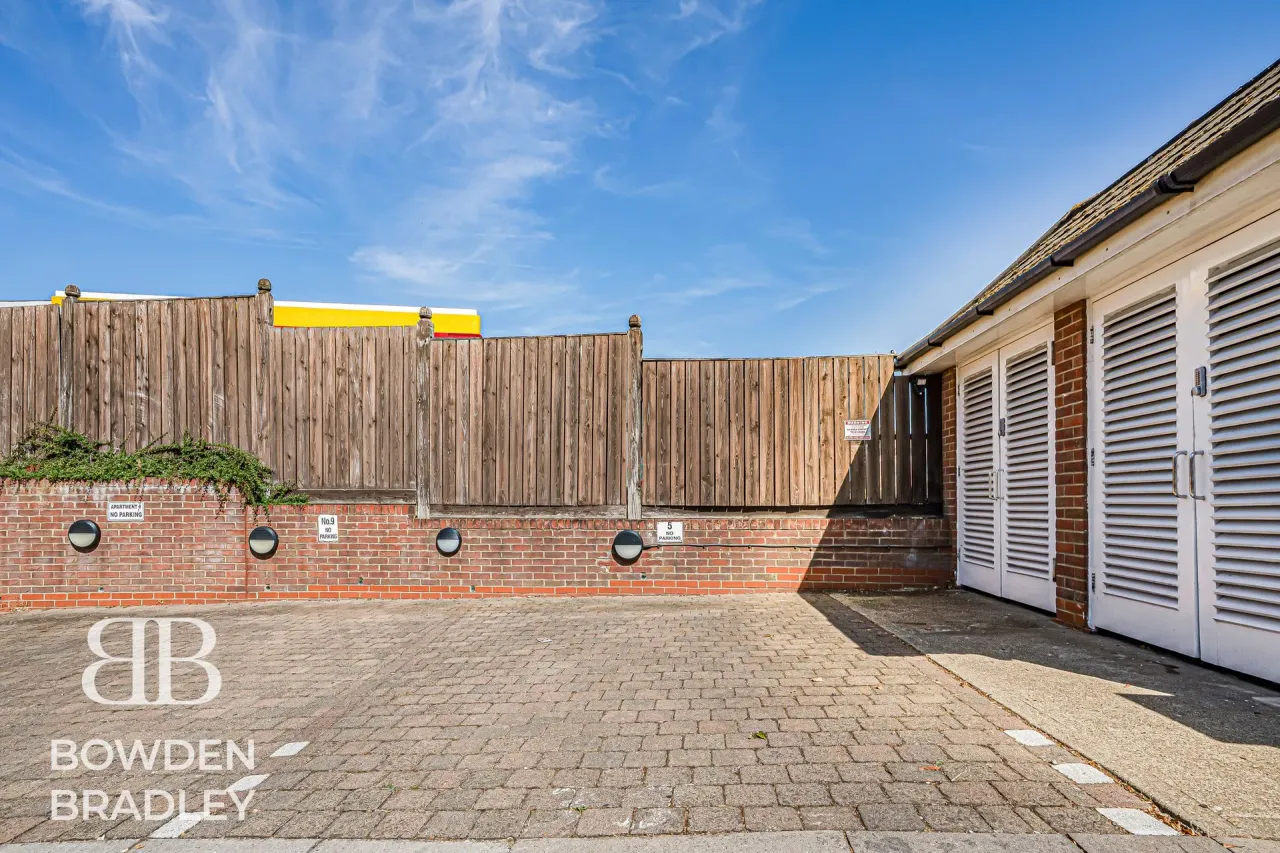 Manor Road, IG7, photo 30