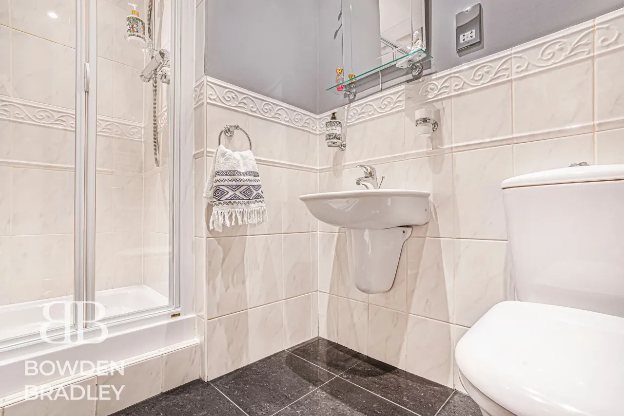 Manor Road, IG7, photo 21